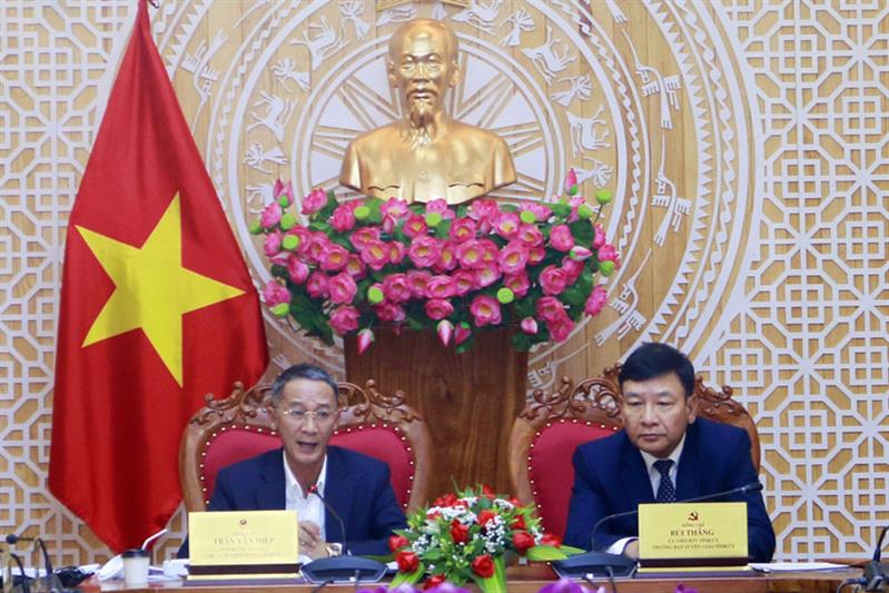 Các đồng chí chủ trì hội nghị.