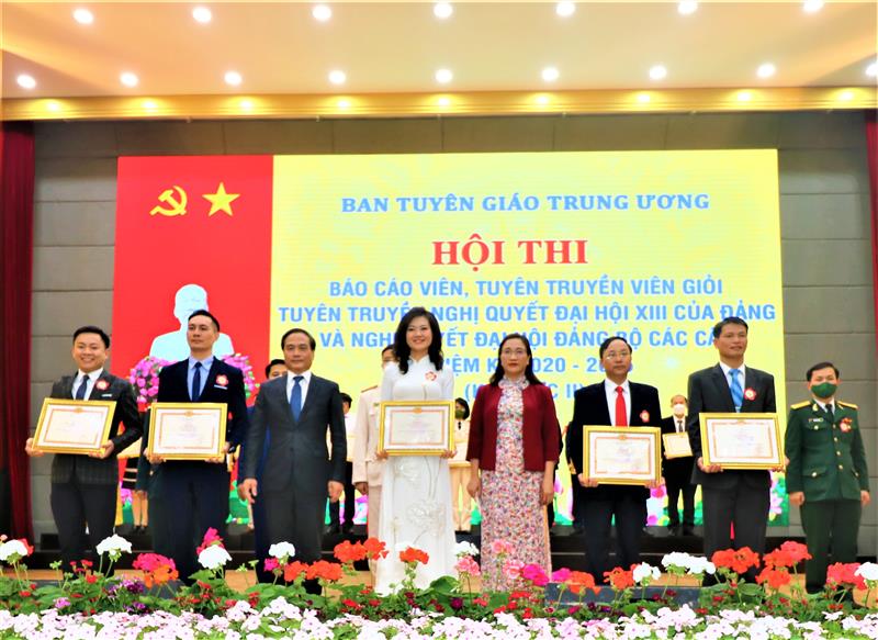 Các thí sinh đạt giải ba.