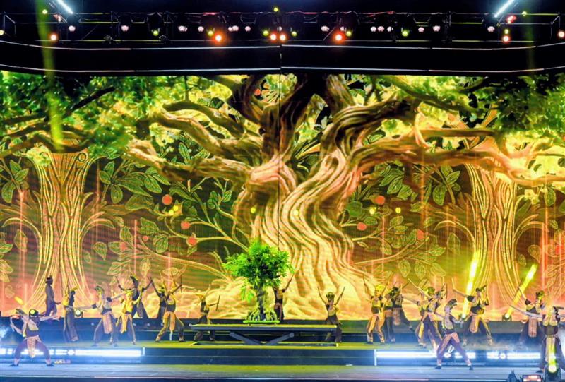 Chương trình tái hiện sinh động hành trình của cây chè đã gắn bó với đời sống người Việt.