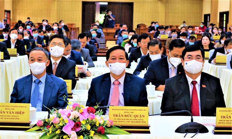 Các đồng chí Thường trực Tỉnh ủy chủ trỉ hội nghị.