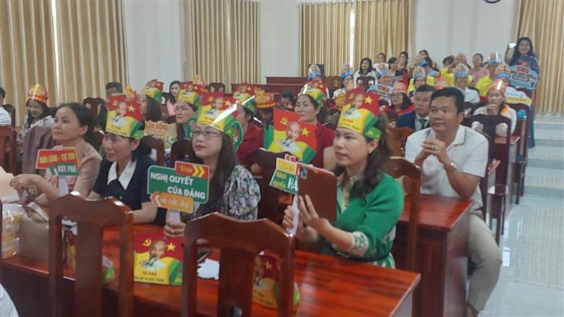 Cổ động viện cổ vũ thí sinh tham gia Hội thi vòng sơ khảo