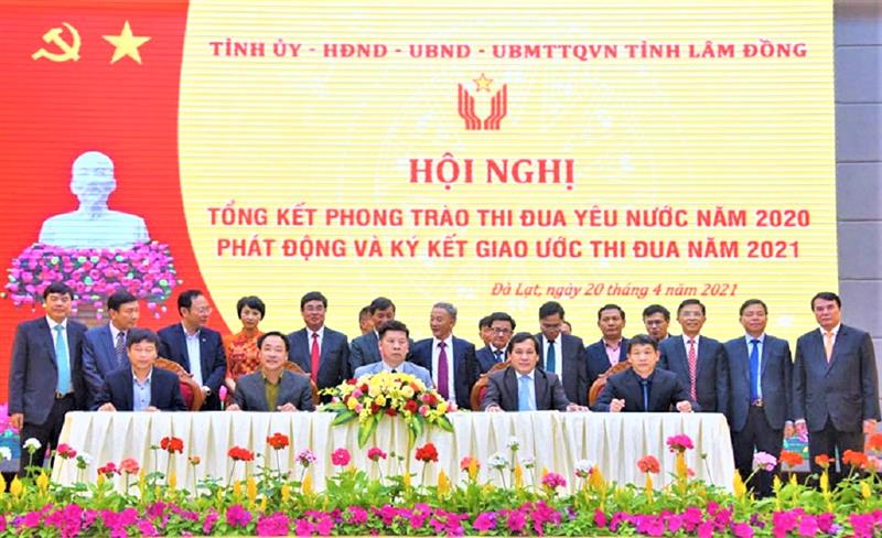 Đại diện các cụm,khối đăng ký thi đua năm 2021.
