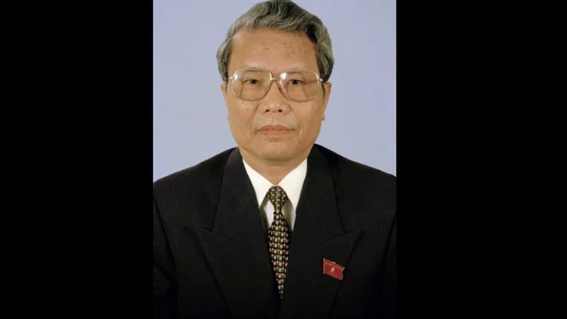 Đồng chí Trần Đức Lương, nguyên Ủy viên Bộ Chính trị, nguyên Chủ tịch nước Cộng hòa xã hội chủ nghĩa Việt Nam, nguyên Chủ tịch Hội đồng Quốc phòng và An ninh