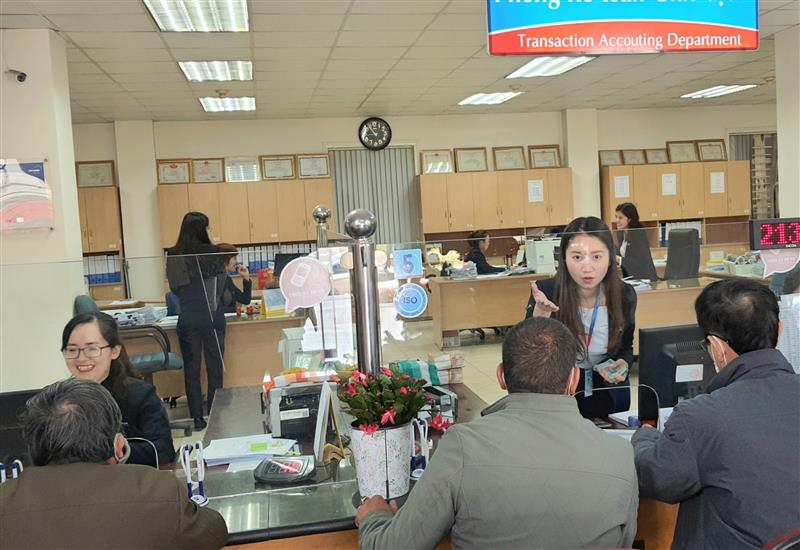 Đội ngũ CVN Vietinbank trách nhiệm, chu đáo trong  giao tiếp với khách hàng.