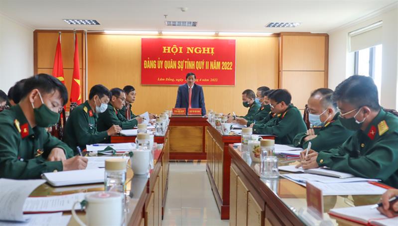 Đồng chí Trần Đức Quận - Ủy viên Ban Chấp hành Trung ương Đảng, Bí thư Tỉnh ủy, Chủ tịch HĐND tỉnh, Bí thư Đảng ủy Quân sự tỉnh chủ trì hội nghị