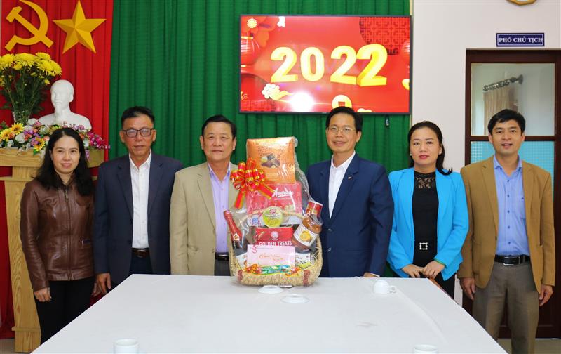 Đồng chí Trần Trung Hiếu - Phó Trưởng ban Thường trực Ban Tuyên giáo Tỉnh ủy đã đến thăm và chúc tết Liên hiệp các Hội Khoa học và Kỹ thuật tỉnh.