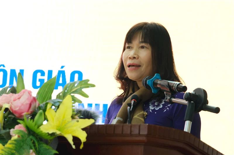 Phó Chủ tịch Ủy ban MTTQ Việt Nam tỉnh Hà Thị Hạnh thông tin một số nội dung cơ bản về kết quả công tác Mặt trận 7 tháng đầu năm 2025