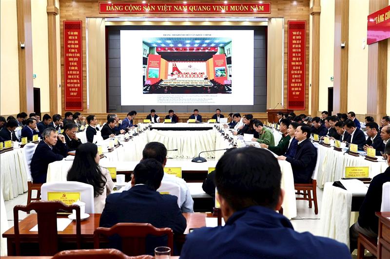 Tại Hội nghị lần thứ 4 tổ chức ngày 30/9, Ban Chấp hành Đảng bộ tỉnh Lâm Đồng nhiệm kỳ 2020 - 2025 rà soát lại công tác chuẩn bị Đại hội đại biểu Đảng bộ tỉnh lần thứ I, nhiệm kỳ 2025 - 2030. Ảnh: Chính Thành