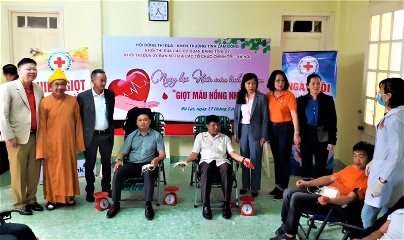 Cụm thi đua khối Tỉnh ủy tham gia hiến máu