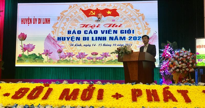 Đồng chí Đinh Văn Tuấn, TUV, Bí thư Huyện ủy, Chủ tịch HĐND huyện phát biểu chỉ đạo tại Hội thi.