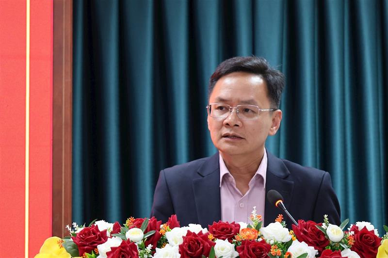 Đồng chí Mai Đức Thượng, Trưởng phòng Lý luận chính trị - Lịch sử Đảng truyền đạt chuyên đề về công tác lý luận chính trị, nghiên cứu, biên soạn lịch sử Đảng bộ địa phương sau sáp nhập
