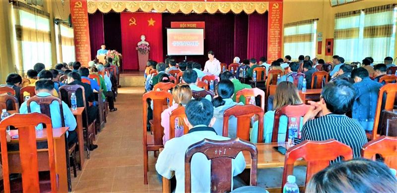 Huyện ủy Đam Rông thường xuyên tổ chức các lớp bồi dưỡng nhận thức về Đảng để kết nạp đảng viên mới. Ảnh T.D.H.