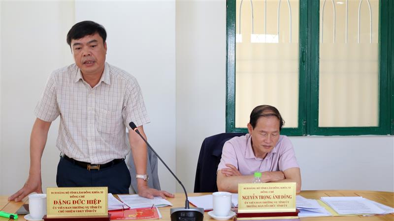 Đồng chí Đặng Đức Hiệp - Ủy viên Ban Thường vụ Tỉnh ủy, Chủ nhiệm Ủy ban Kiểm tra Tỉnh ủy trao đổi tại buổi làm việc.