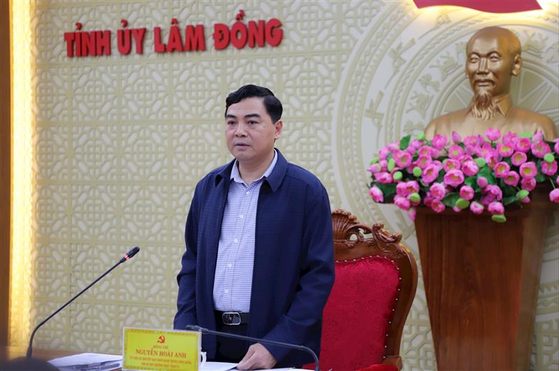 Đồng chí Nguyễn Hoài Anh, Ủy viên Dự khuyết Ban Chấp hành Trung ương Đảng, Phó Bí thư Thường trực Tỉnh ủy, Trưởng Tiểu ban Tổ chức phục vụ Đại hội kết luận phiên họp