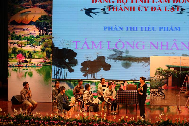 Một tiết mục trong Hội thi sân khấu hóa tìm hiểu, học tập và làm theo tư tưởng, đạo đức, phong cách Hồ Chí Minh.