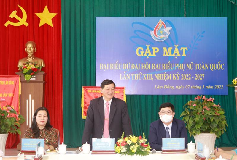 Đồng chí Trần Đức Quận - Ủy viên Ban Chấp hành Trung ương Đảng, Bí thư Tỉnh ủy, Chủ tịch HĐND tỉnh phát biểu tại buổi gặp mặt