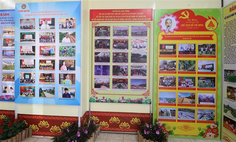 Một góc triển lãm. 