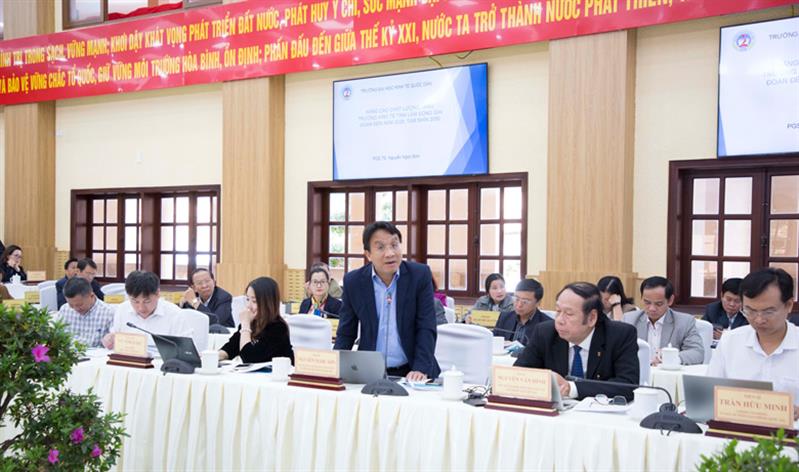 PGS.TS Nguyễn Ngọc Sơn trình bày tham luận