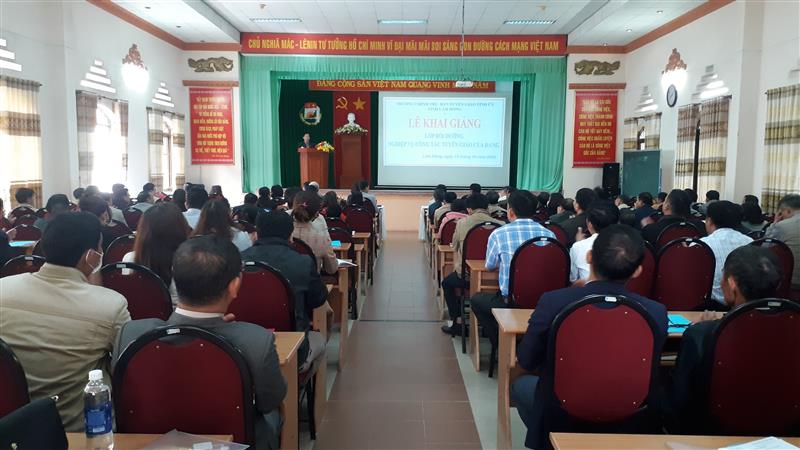 Quang cảnh lớp bồi dưỡng.