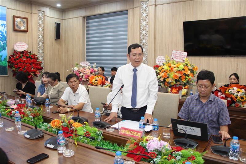 Quang cảnh làm việc