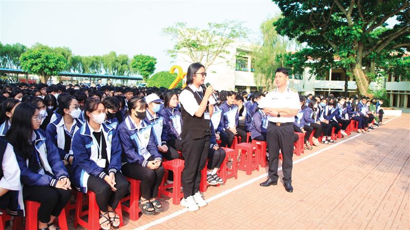 Khơi dậy tình yêu biển, đảo quê hương cho thế hệ trẻ.