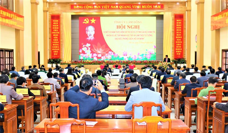 Toàn cảnh hội nghị.
