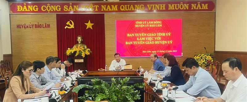 Toàn cảnh buổi làm việc.