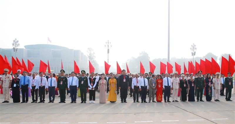 Toàn cảnh Lễ Báo công.