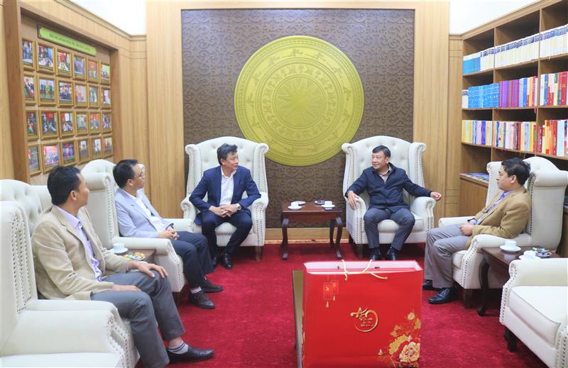 Viện Nghiên cứu hạt nhân thăm chúc Tết Ban Tuyên giáo Tỉnh ủy.