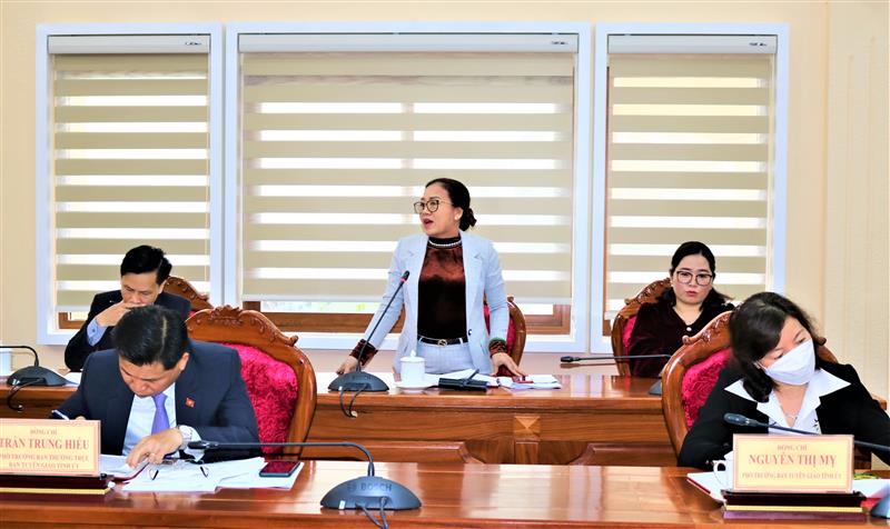 Chuyên viên Ban Tuyên giáo Tỉnh ủy đã nêu ra những vướng mắc cũng như đề xuất tháo gỡ khó khăn.