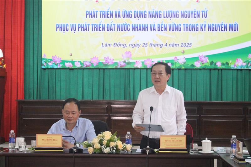 Đồng chí Huỳnh Thành Đạt và đồng chí Trần Hồng Thái chủ trì hội thảo Đồng chí Huỳnh Thành Đạt và đồng chí Trần Hồng Thái chủ trì hội thảo