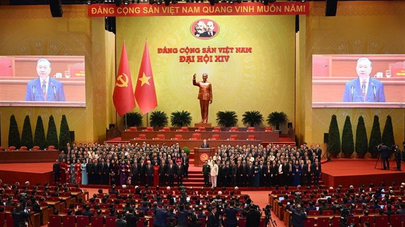 Ban Chấp hành Trung ương khóa XIV ra mắt Đại hội. (Ảnh: DUY LINH) Ban Chấp hành Trung ương khóa XIV ra mắt Đại hội. (Ảnh: DUY LINH)