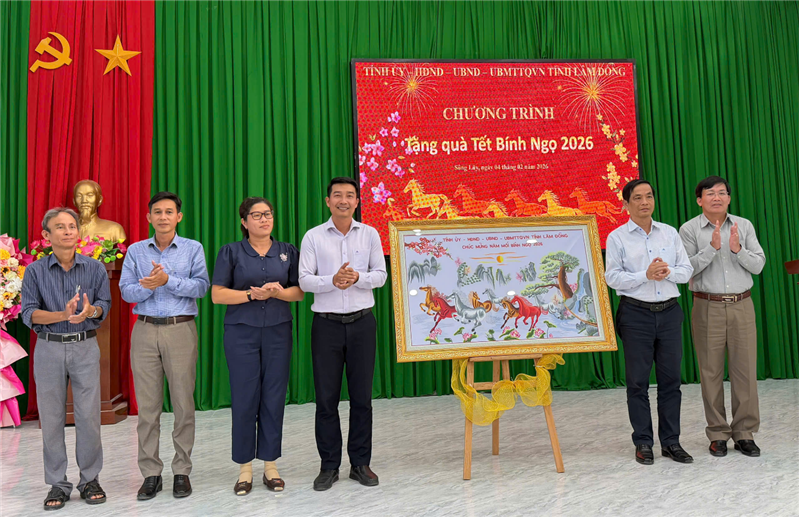 Trưởng ban Tuyên giáo và Dân vận Tỉnh ủy Võ Thanh Bình thăm, chúc Tết Đảng ủy xã Sông Lũy Trưởng ban Tuyên giáo và Dân vận Tỉnh ủy Võ Thanh Bình thăm, chúc Tết Đảng ủy xã Sông Lũy