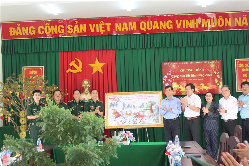 Trưởng ban Tuyên giáo và Dân vận Tỉnh ủy Võ Thanh Bình thăm, chúc Tết Đồn Biên phòng 436 Hòa Thắng Trưởng ban Tuyên giáo và Dân vận Tỉnh ủy Võ Thanh Bình thăm, chúc Tết Đồn Biên phòng 436 Hòa Thắng