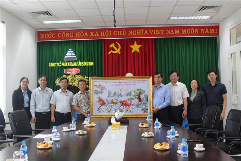 Trưởng ban Tuyên giáo và Dân vận Tỉnh ủy Võ Thanh Bình thăm, chúc Tết Công ty cổ phần Khoáng sản Sông Bình Trưởng ban Tuyên giáo và Dân vận Tỉnh ủy Võ Thanh Bình thăm, chúc Tết Công ty cổ phần Khoáng sản Sông Bình