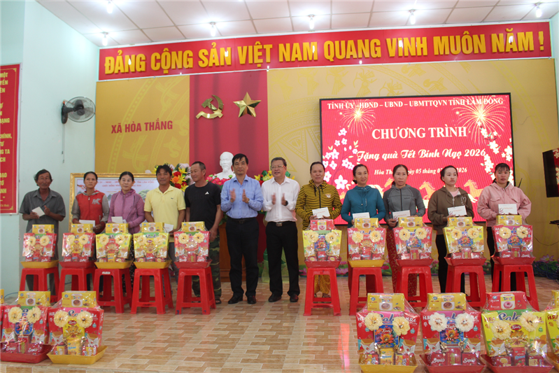 Trưởng ban Tuyên giáo và Dân vận Tỉnh ủy Võ Thanh Bình thăm, chúc Tết Hộ nghèo hộ cận nghèo và gia đình khó khăn Trưởng ban Tuyên giáo và Dân vận Tỉnh ủy Võ Thanh Bình thăm, chúc Tết Hộ nghèo hộ cận nghèo và gia đình khó khăn