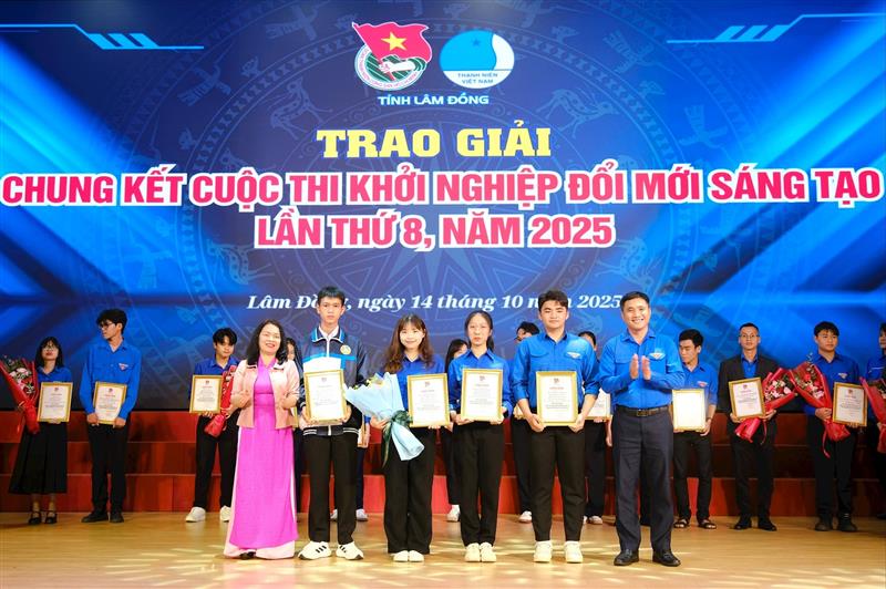 Trao giải Nhất Cuộc thi Khởi nghiệp đổi mới sáng tạo năm 2025 cho dự án xuất sắc nhất Trao giải Nhất Cuộc thi Khởi nghiệp đổi mới sáng tạo năm 2025 cho dự án xuất sắc nhất