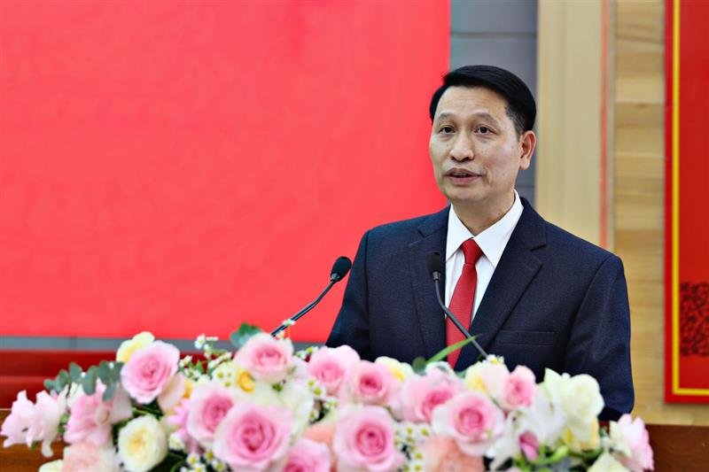 Đồng chí Bùi Huy Thành, đại diện các đồng chí được điều động, bổ nhiệm lần này phát biểu Đồng chí Bùi Huy Thành, đại diện các đồng chí được điều động, bổ nhiệm lần này phát biểu