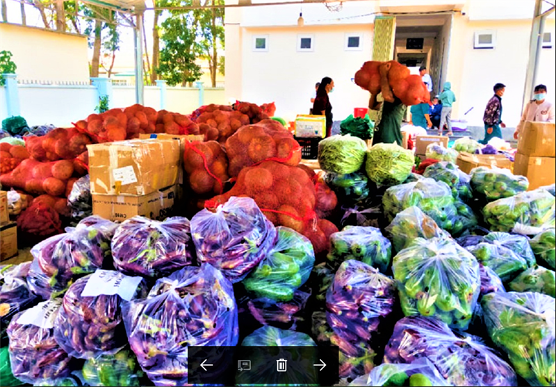 Điểm tập kết nông sản tại huyện Di Linh trước khi đưa lên xe về vùng dịch. Điểm tập kết nông sản tại huyện Di Linh trước khi đưa lên xe về vùng dịch.