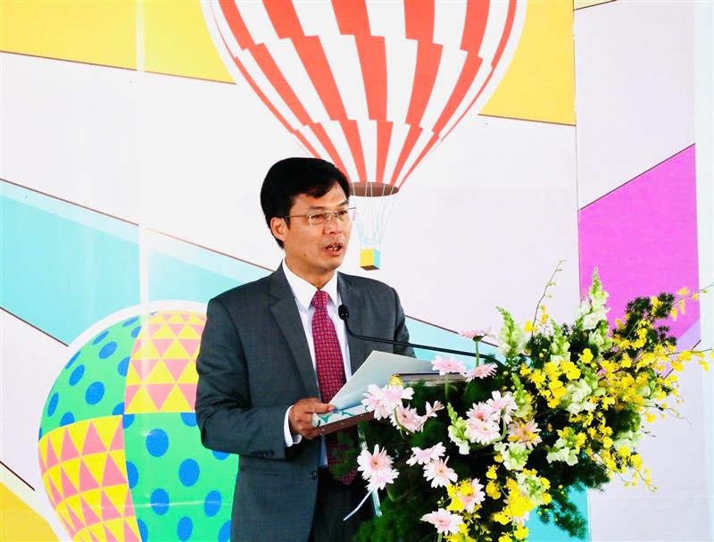 Đồng chí Đinh Văn Tuấn, Phó Chủ tịch UBND tỉnh phát biểu tại Lễ Khai mạc Lễ hội Khinh khí cầu và Nghệ thuật Lâm Đồng 2025 Đồng chí Đinh Văn Tuấn, Phó Chủ tịch UBND tỉnh phát biểu tại Lễ Khai mạc Lễ hội Khinh khí cầu và Nghệ thuật Lâm Đồng 2025
