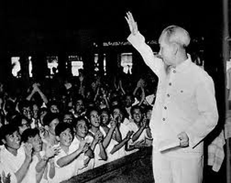Bác Hồ thǎm đại biểu giáo viên toàn miền Bắc năm 1958. Bác Hồ thǎm đại biểu giáo viên toàn miền Bắc năm 1958.