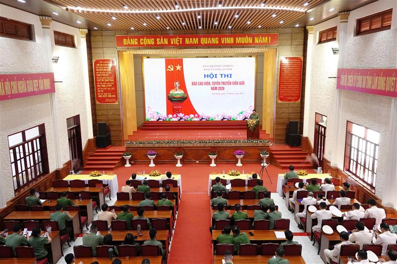 Quang cảnh Hội thi Báo cáo viên, Tuyên truyền viên giỏi Công an tỉnh Lâm Đồng Quang cảnh Hội thi Báo cáo viên, Tuyên truyền viên giỏi Công an tỉnh Lâm Đồng