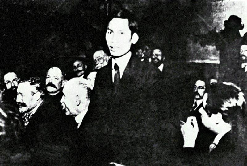 Nguyễn Ái Quốc tại Đại hội Tuors - Đảng xã hội Pháp - năm 1920. Ảnh TL. Nguyễn Ái Quốc tại Đại hội Tuors - Đảng xã hội Pháp - năm 1920. Ảnh TL.