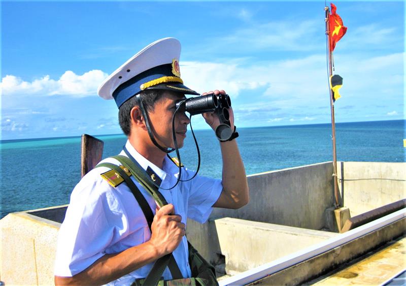 Thường xuyên quan sát bảo vệ vùng biển, vùng trời. Thường xuyên quan sát bảo vệ vùng biển, vùng trời.