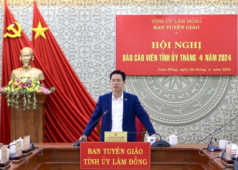 Đồng chí Trần Trung Hiếu - Phó trưởng Ban Thường trực Ban Tuyên giáo Tỉnh ủy định hướng tuyên truyền tháng 5/2024. Đồng chí Trần Trung Hiếu - Phó trưởng Ban Thường trực Ban Tuyên giáo Tỉnh ủy định hướng tuyên truyền tháng 5/2024.